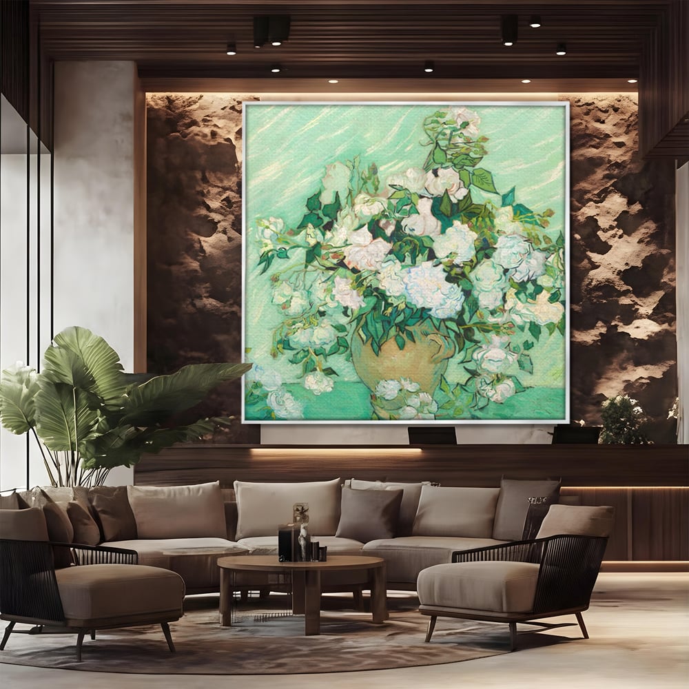 Tablou canvas cu pictura cu vaza si trandafiri albi, in rama de aluminiu argintiu, pe perete intr-un birou